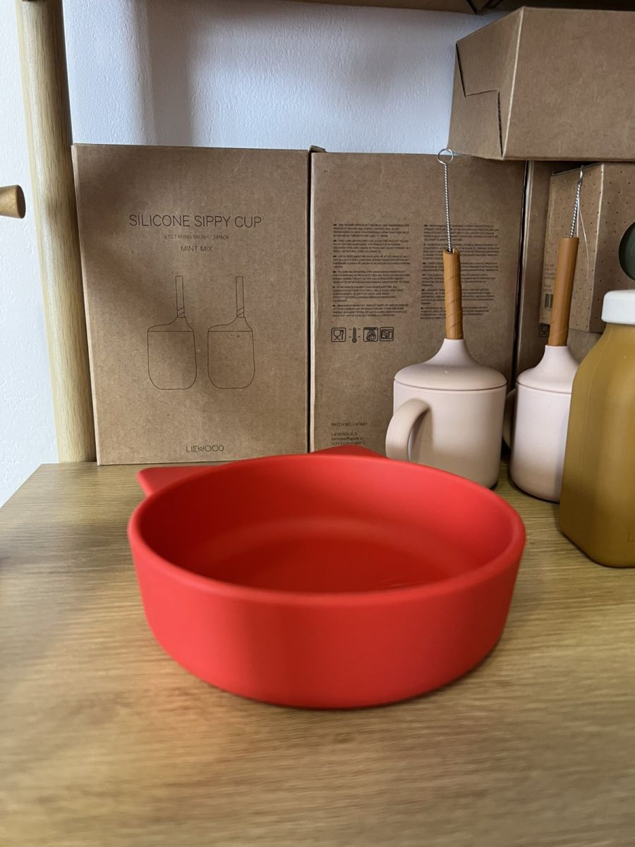 Дитяча глибока миска LIEWOOD Vanessa Cat Apple Red 650мл