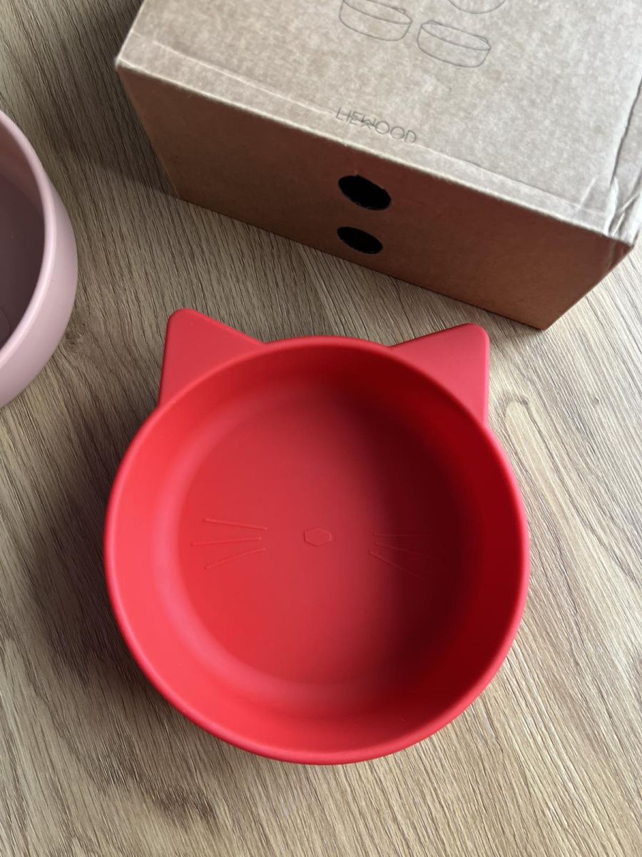 Дитяча глибока миска LIEWOOD Vanessa Cat Apple Red 650мл